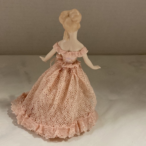 Jamar-Mallory 1954 Victorian Porcelain Lady Vintage Dipped Lace Dress Figurine - Picture 4 of 9